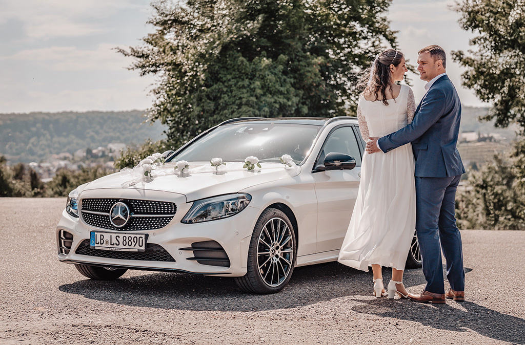 271 Auto und Paar Hochzeit