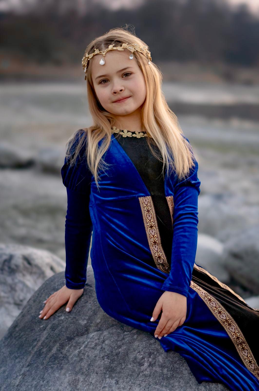 Mädchen im Kleid