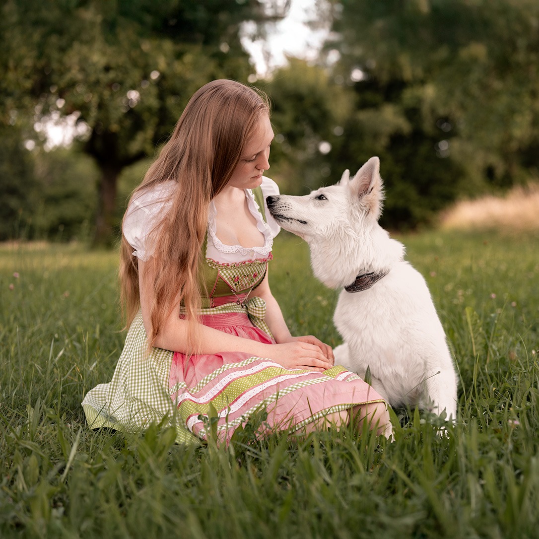 Mädchen mit Hund